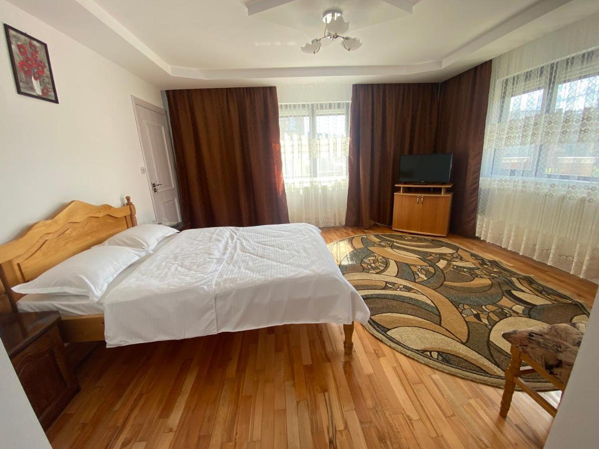 Casa Laur Hotel Mînăstirea Humorului Buitenkant foto