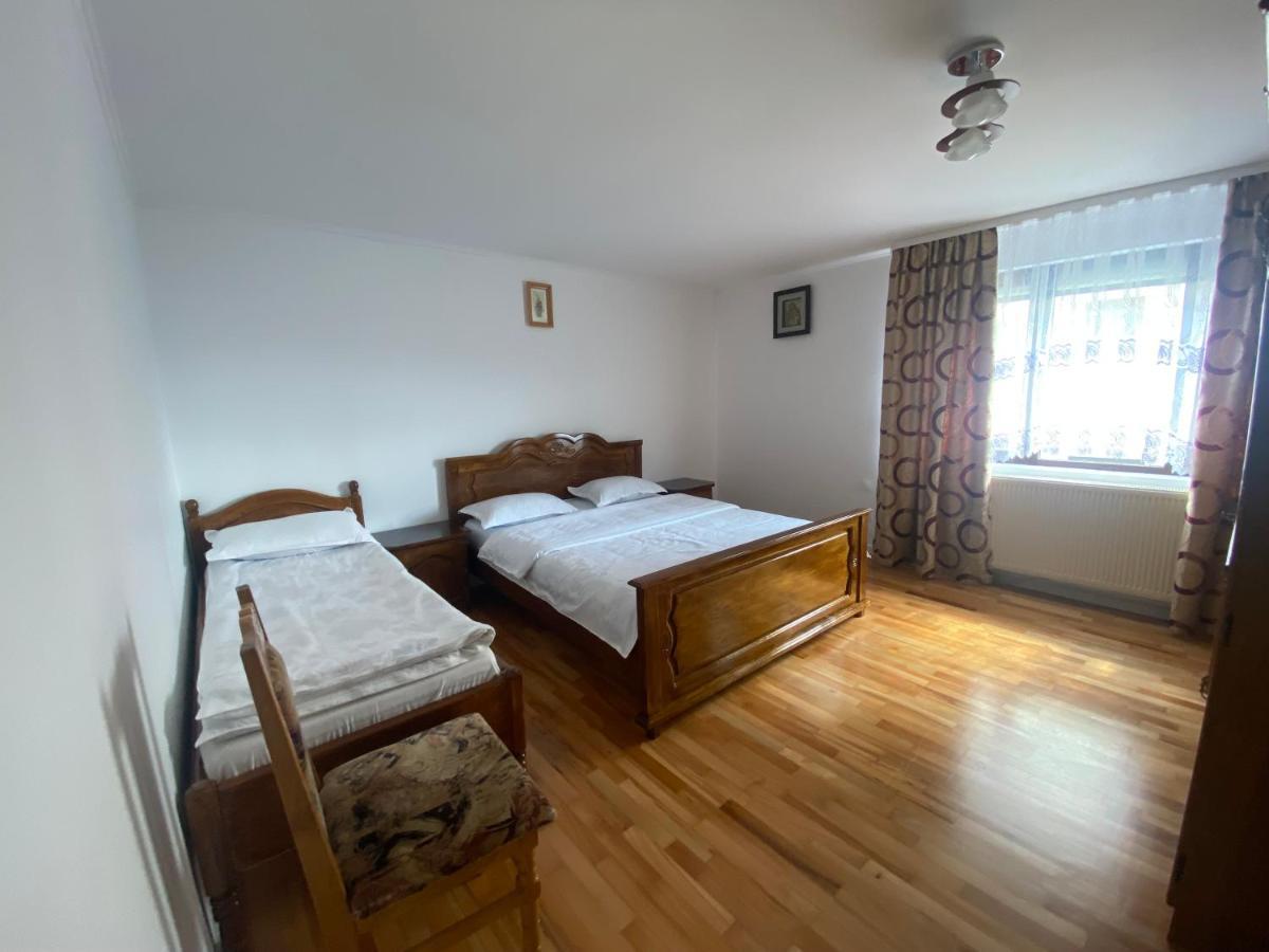 Casa Laur Hotel Mînăstirea Humorului Buitenkant foto